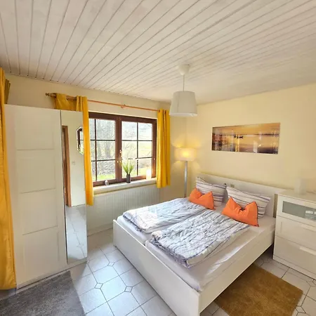 Semesterbostad Haus Seezeit